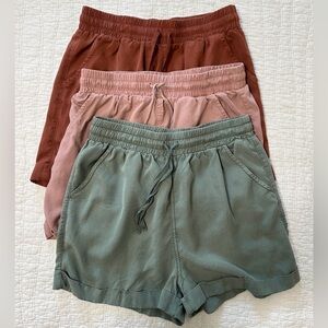 Universal Thread high rise relaxed fit shorts size small